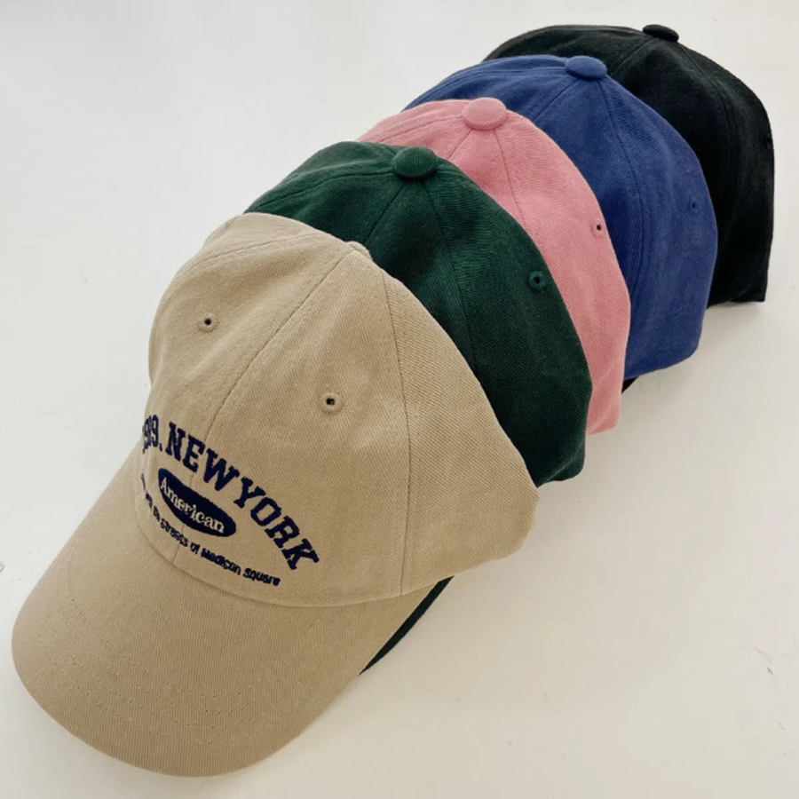 Бейсболка Vivid Alphabet Embroidered Cap — яркий акцент и эффект "маленького лица" в стиле корейских звёзд