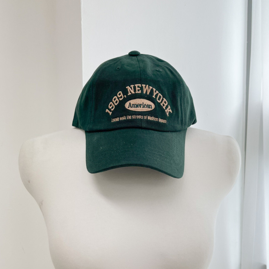 Бейсболка Vivid Alphabet Embroidered Cap — яркий акцент и эффект "маленького лица" в стиле корейских звёзд