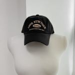 Бейсболка Vivid Alphabet Embroidered Cap — яркий акцент и эффект "маленького лица" в стиле корейских звёзд