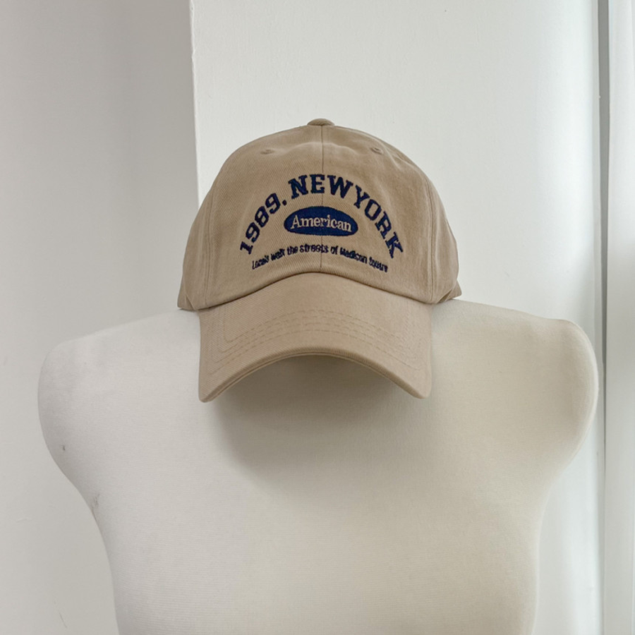 Бейсболка Vivid Alphabet Embroidered Cap — яркий акцент и эффект "маленького лица" в стиле корейских звёзд