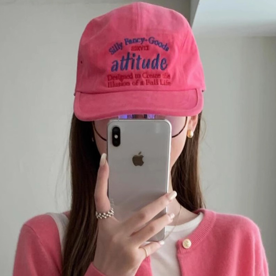 Бейсболка Mua Color-Block Embroidered Cap — стильный микс Y2K эстетики и винтажного стритвира