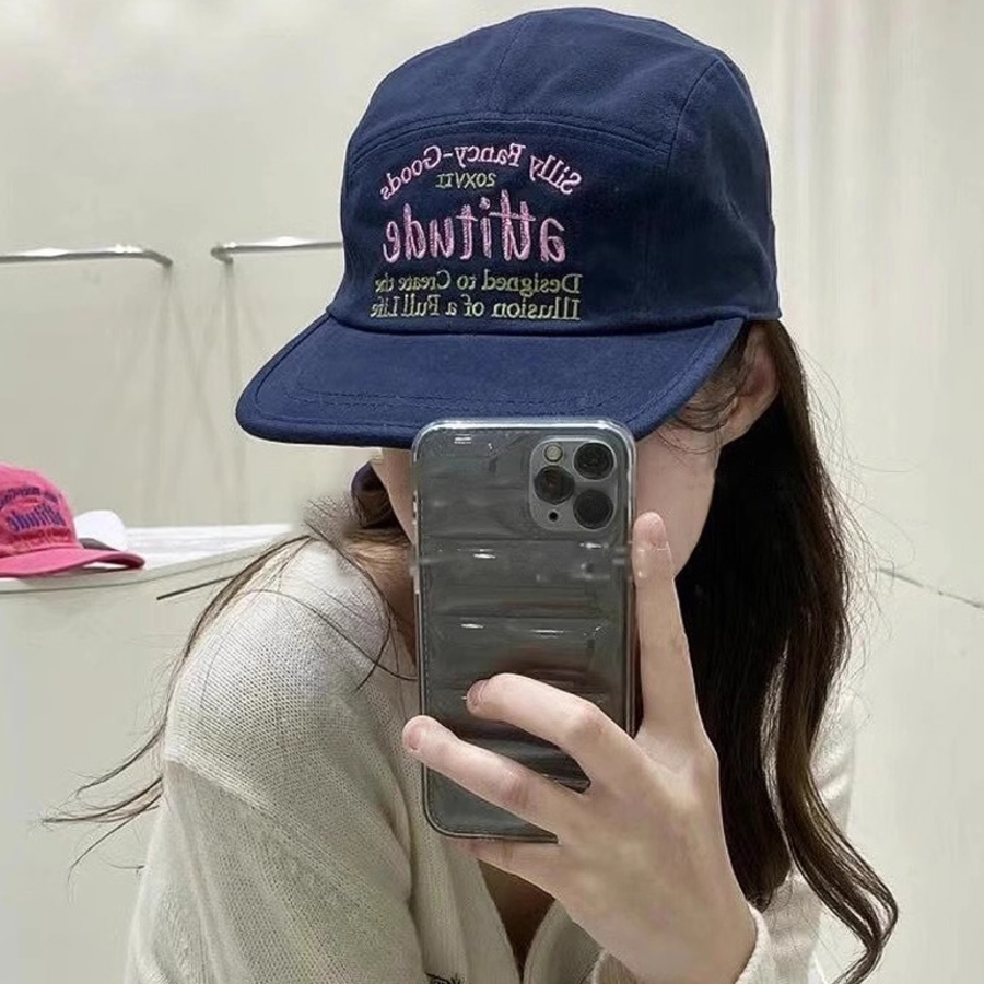 Бейсболка Mua Color-Block Embroidered Cap — стильный микс Y2K эстетики и винтажного стритвира