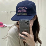 Бейсболка Mua Color-Block Embroidered Cap — стильный микс Y2K эстетики и винтажного стритвира