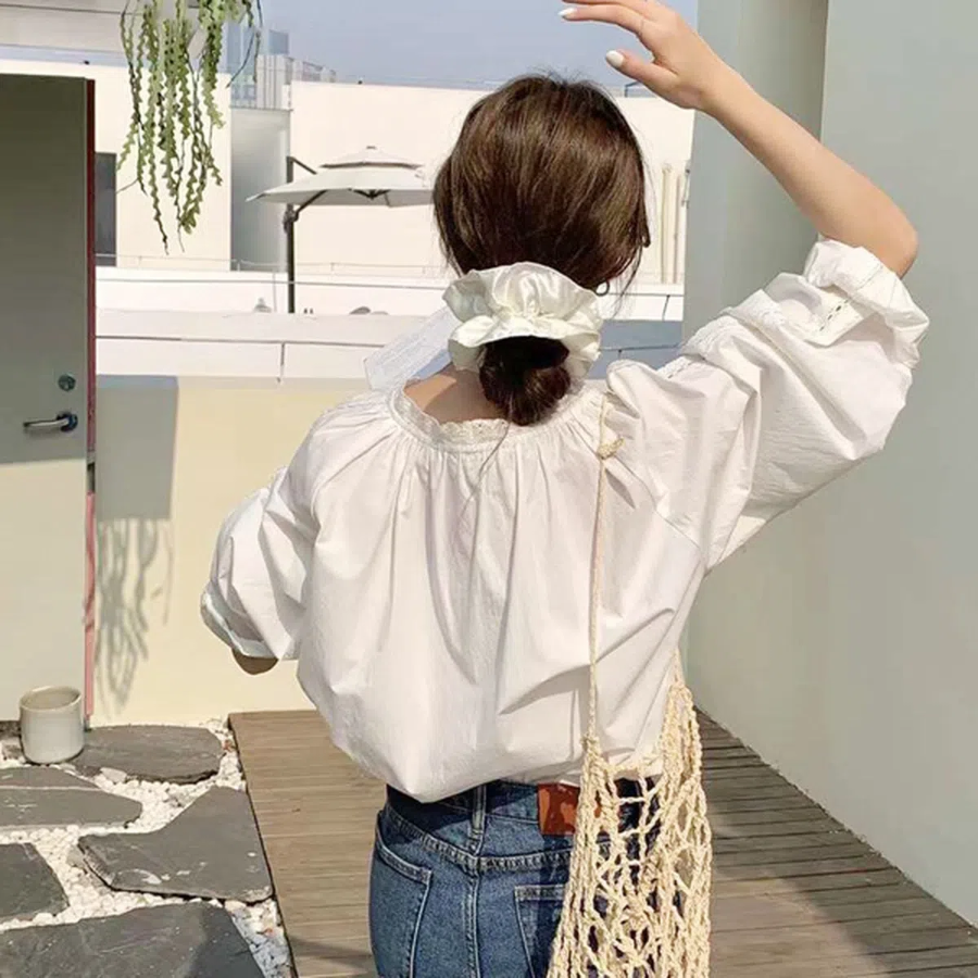 Lace Punching – блузка V-Neck Volume Blouse