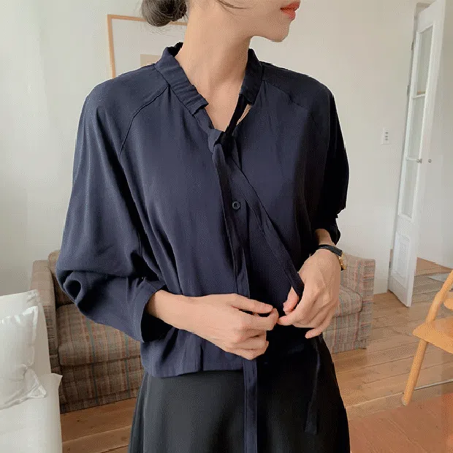 Fromday – блузка Shirring Tie V-Neck Blouse