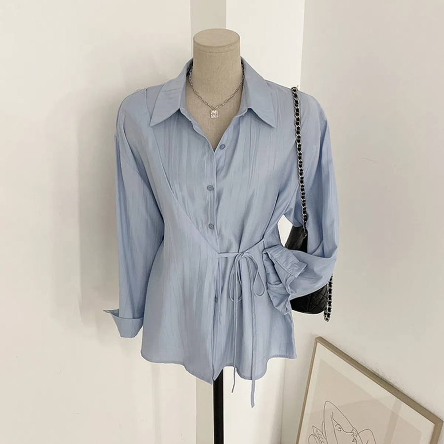 Seoldeumil – рубашка Pleated Diagonal Ribbon Wrap Shirt