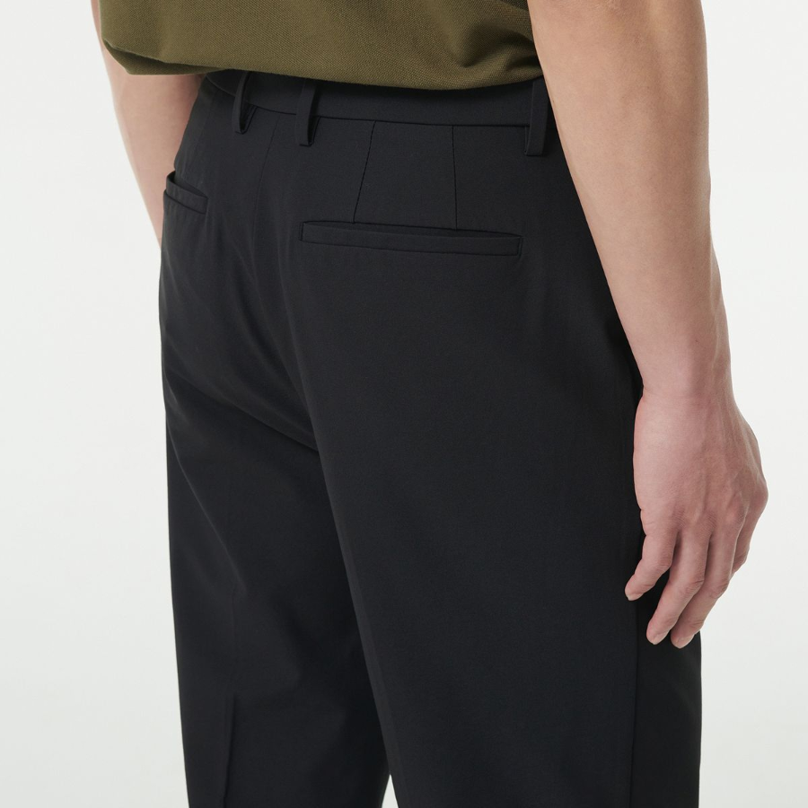 Sportive Straight Slacks [Black]