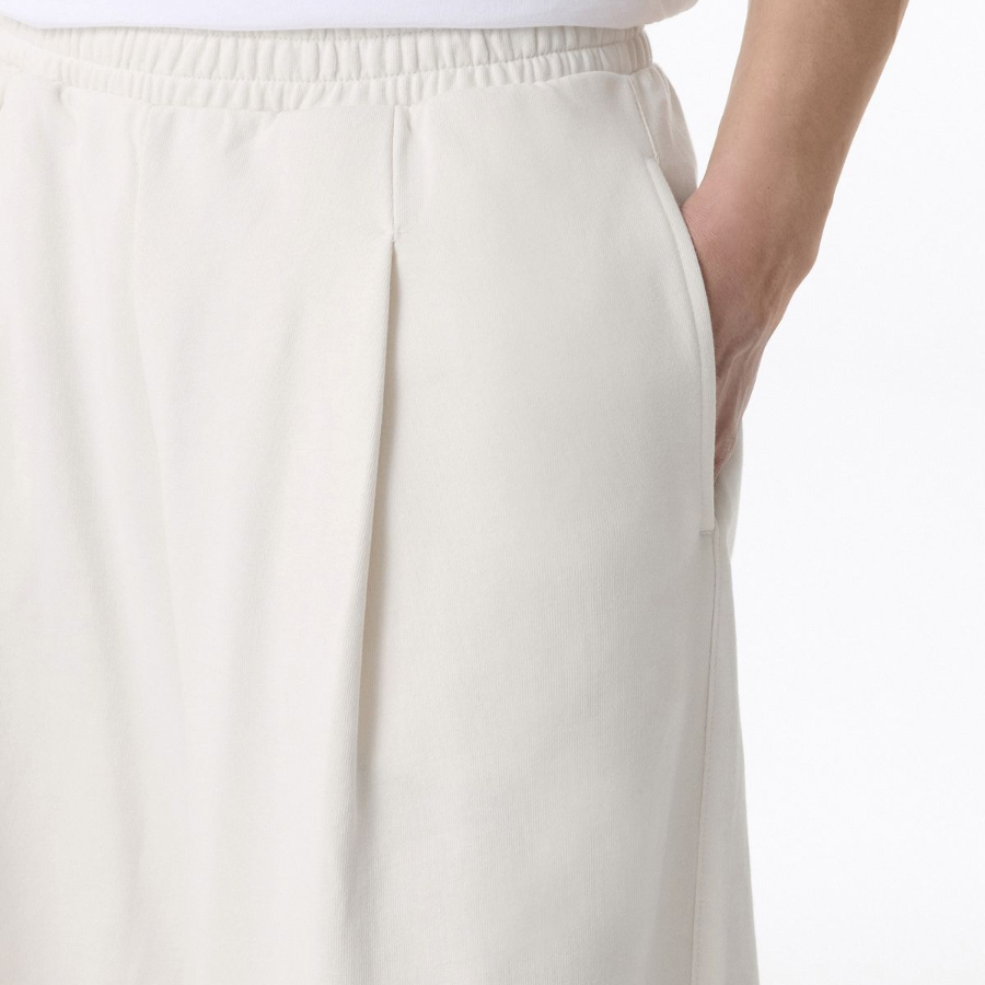 Musinsa Standard One-Tuck Long Bermuda Sweat Pants [Cream]