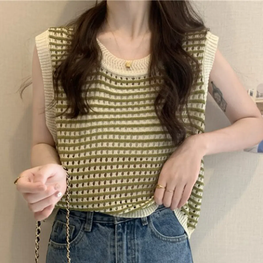 PERIEM NIC – Loose Fit Round Neck Punching Knit Vest