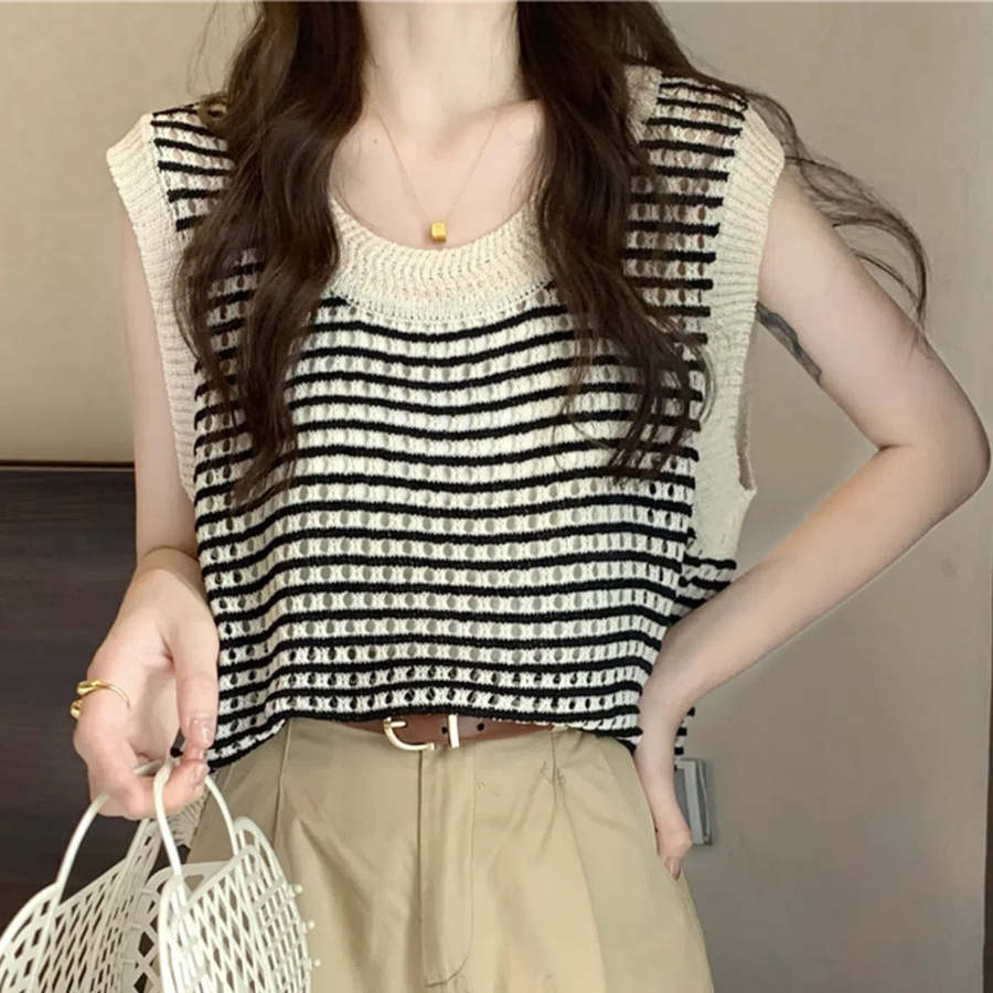 PERIEM NIC – Loose Fit Round Neck Punching Knit Vest