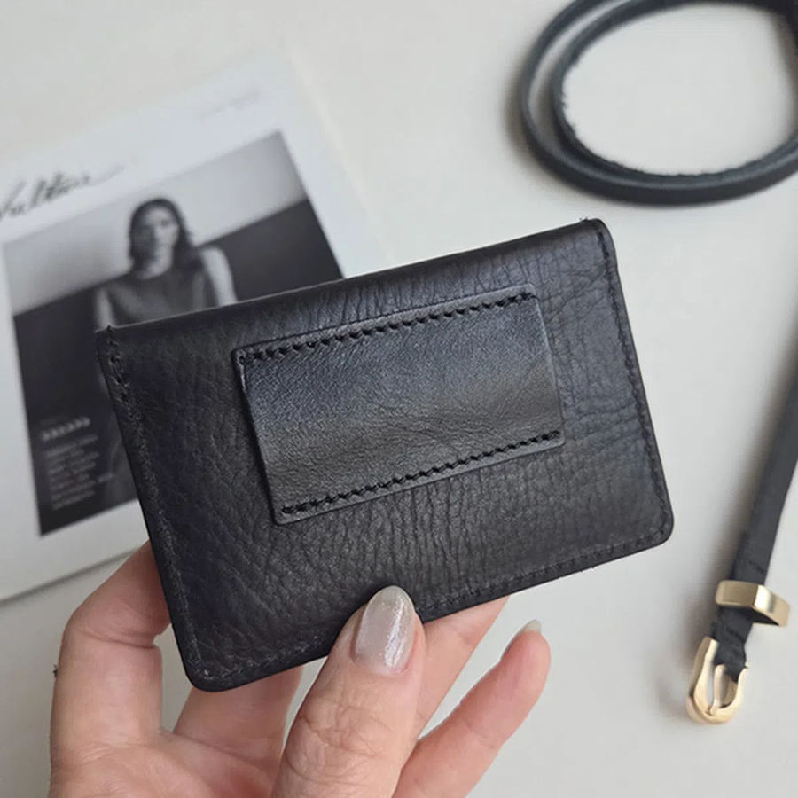 Мини-белтбэг из натуральной кожи — компактный формат и элегантный стиль