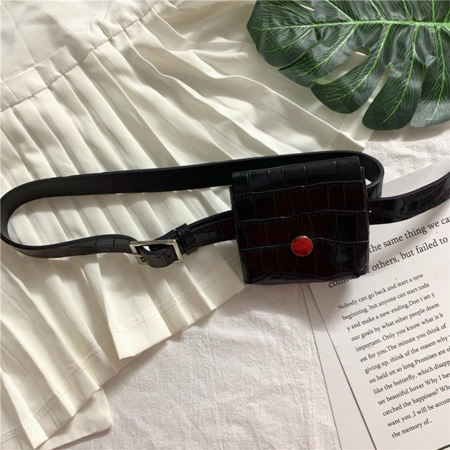 Кожаный ремень с мини-сумкой Save — практичный акцент в минималистичном стиле