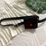 Кожаный ремень с мини-сумкой Save — практичный акцент в минималистичном стиле