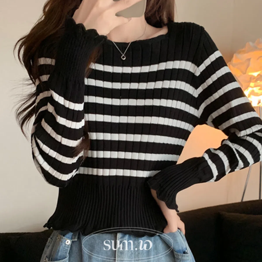 SQUARE – Square Neck Cropped Stripe Knit