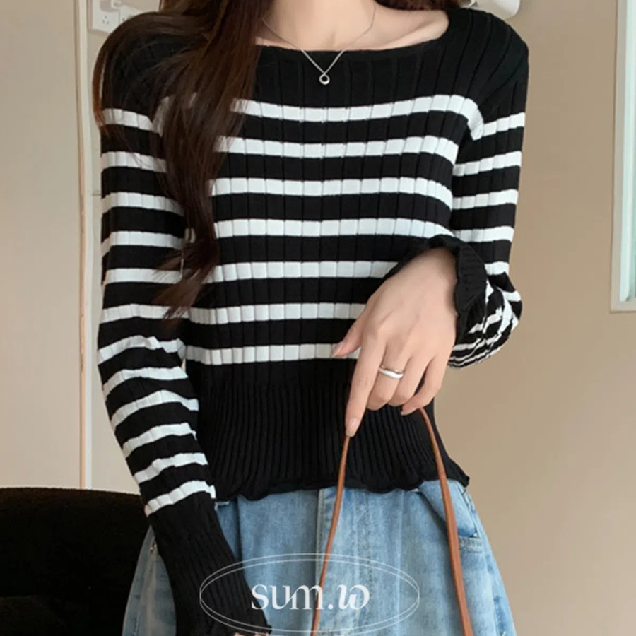 SQUARE – Square Neck Cropped Stripe Knit