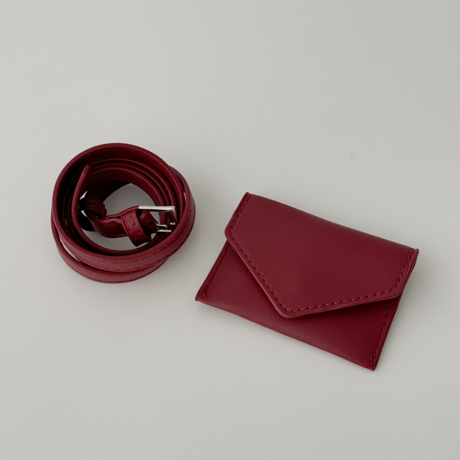 Slim Letter Pocket — кожаная поясная сумка с минималистичным акцентом