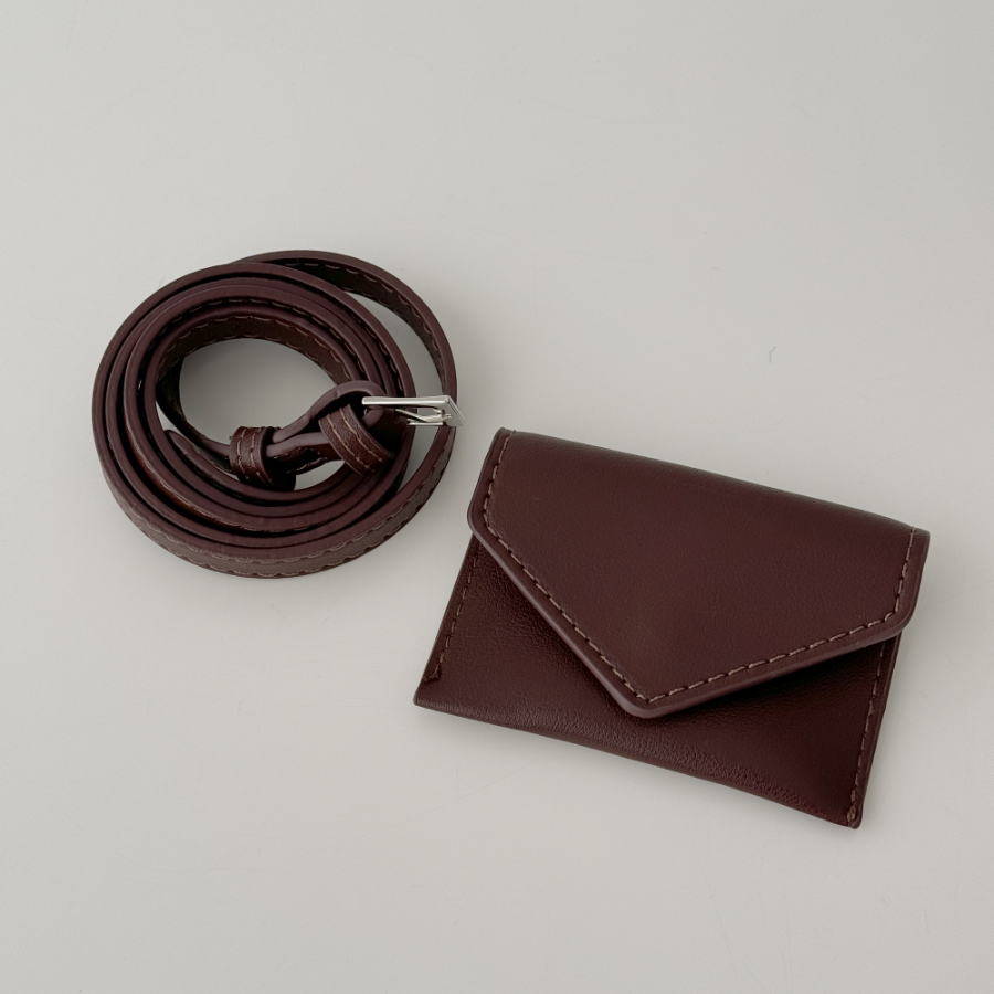 Slim Letter Pocket — кожаная поясная сумка с минималистичным акцентом