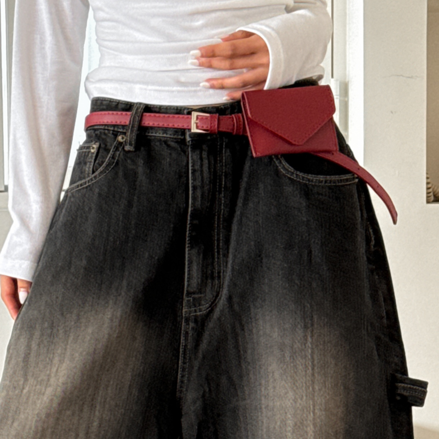 Slim Letter Pocket — кожаная поясная сумка с минималистичным акцентом