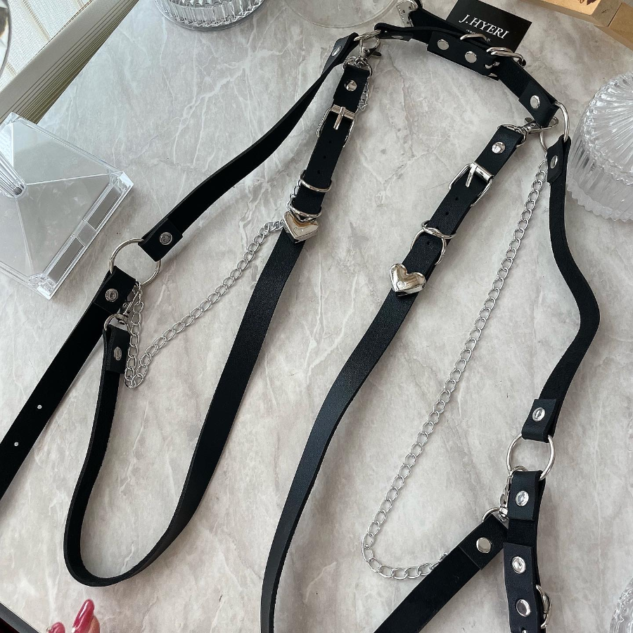Idol Heart — кожаный боди-чейн в стиле хардкор: смелый акцент для эффектных образов