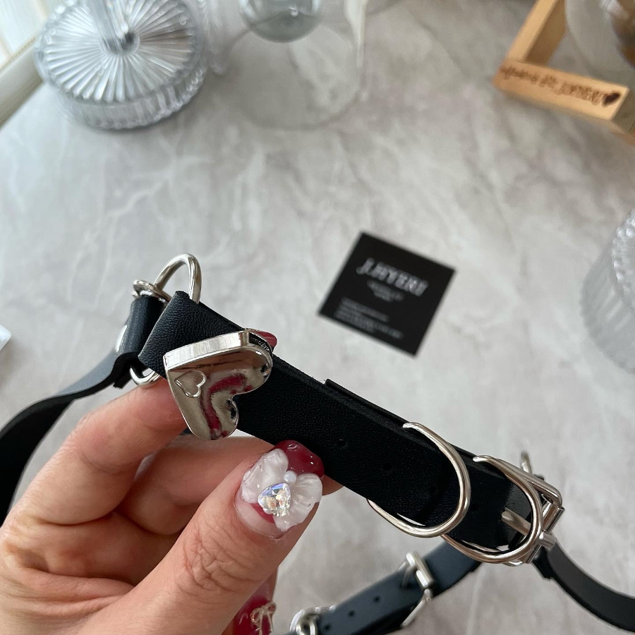 Idol Heart — кожаный боди-чейн в стиле хардкор: смелый акцент для эффектных образов