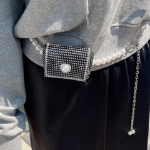 Mini Cubic Pearl Belt Bag — миниатюрная сумочка на поясе с жемчужным и стразовым декором