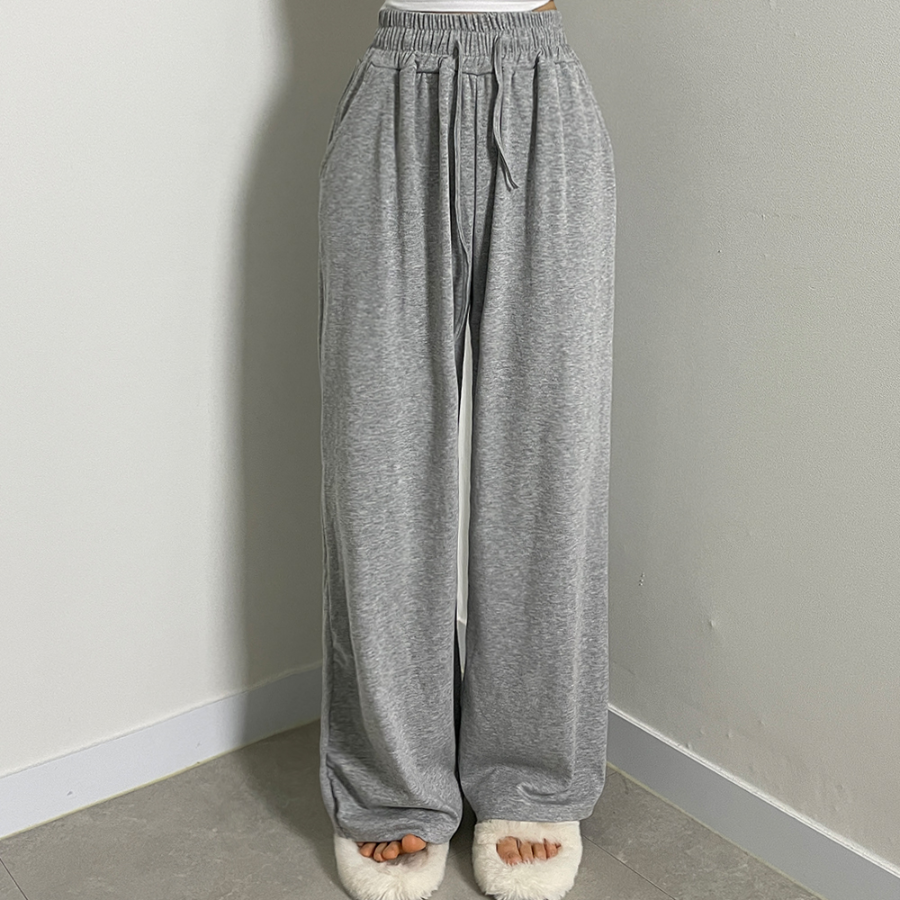 Широкие спортивные брюки из лёгкой ткани с высокой посадкой и плиссировкой