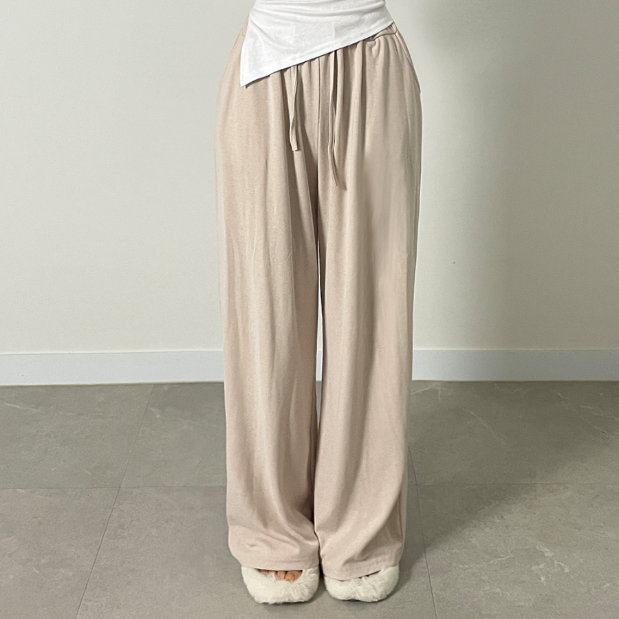 Широкие спортивные брюки из лёгкой ткани с высокой посадкой и плиссировкой