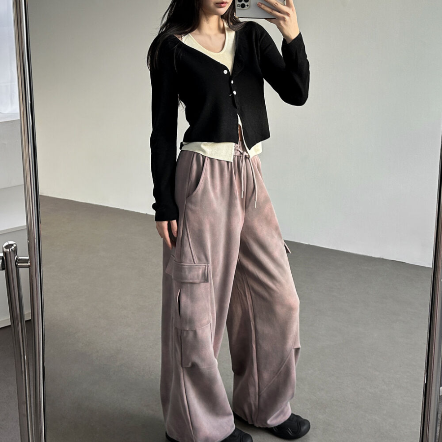 Брюки-чиносы с принтом и стиркой, карманами-карго, с защипами и шнурком на талии, свободного кроя