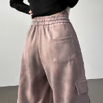 Брюки-чиносы с принтом и стиркой, карманами-карго, с защипами и шнурком на талии, свободного кроя