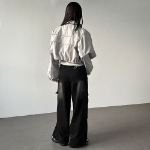 Брюки-чиносы с принтом и стиркой, карманами-карго, с защипами и шнурком на талии, свободного кроя