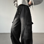 Брюки-чиносы с принтом и стиркой, карманами-карго, с защипами и шнурком на талии, свободного кроя