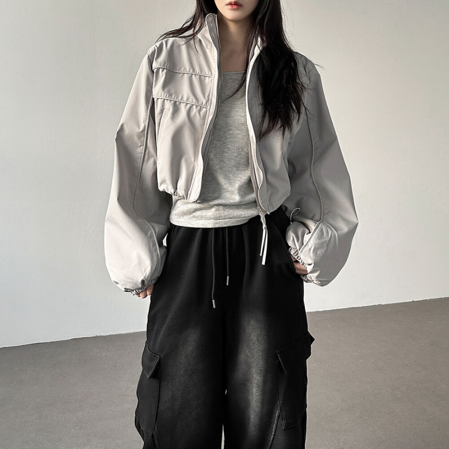 Брюки-чиносы с принтом и стиркой, карманами-карго, с защипами и шнурком на талии, свободного кроя