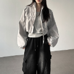 Брюки-чиносы с принтом и стиркой, карманами-карго, с защипами и шнурком на талии, свободного кроя