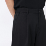 Crepe One-Tuck Wide Banding Shorts [Black]