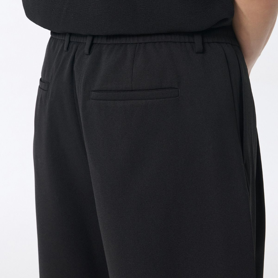 Crepe One-Tuck Wide Banding Shorts [Black]