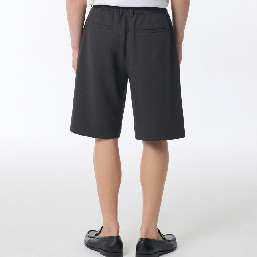 Crepe One-Tuck Wide Banding Shorts [Dark Gray]