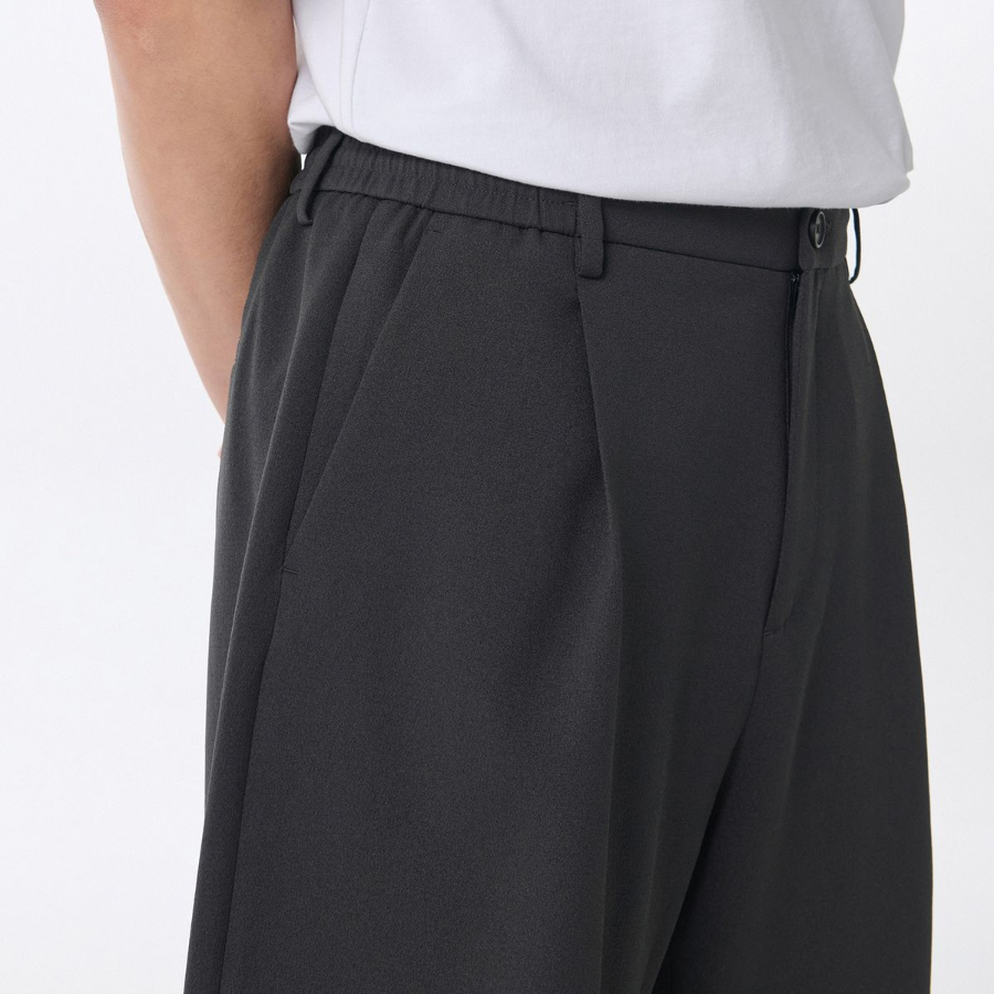 Crepe One-Tuck Wide Banding Shorts [Dark Gray]