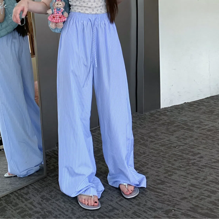 Простые повседневные широкие брюки в полоску с эластичным поясом