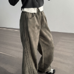 Широкие спортивные брюки с косыми полосками, эффектом стирки и шнурком на талии