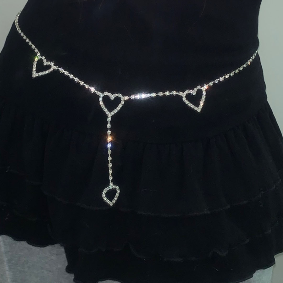 Cubic Gem Heart Chain Belt — изящный цепочный пояс с сердечками и сияющими камнями