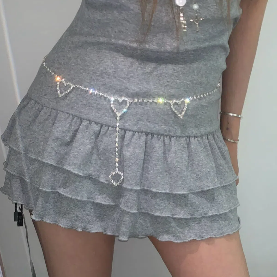 Cubic Gem Heart Chain Belt — изящный цепочный пояс с сердечками и сияющими камнями