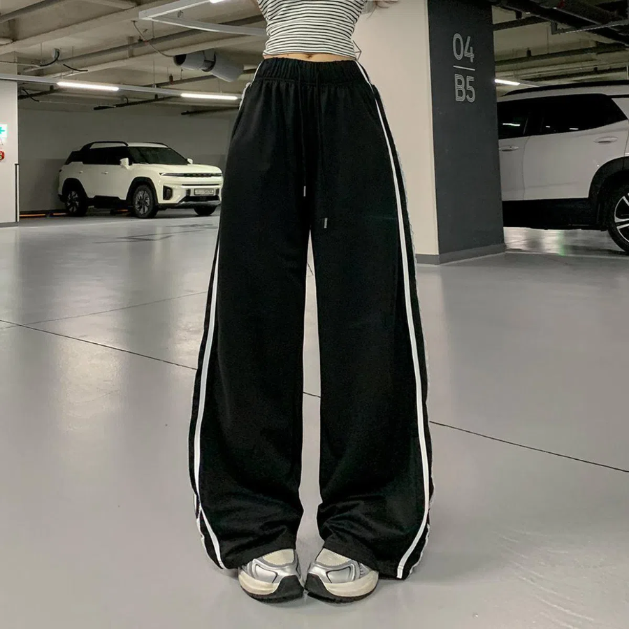 Широкие трикотажные брюки с кружевной отделкой и эластичным поясом