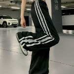 Широкие трикотажные брюки с кружевной отделкой и эластичным поясом