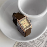 Classic Square Suede Watch — классические часы с квадратным циферблатом и замшевым ремешком