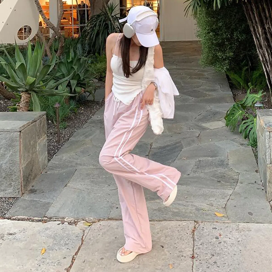 Спортивные тренировочные брюки с контрастными боковыми вставками и эластичным поясом