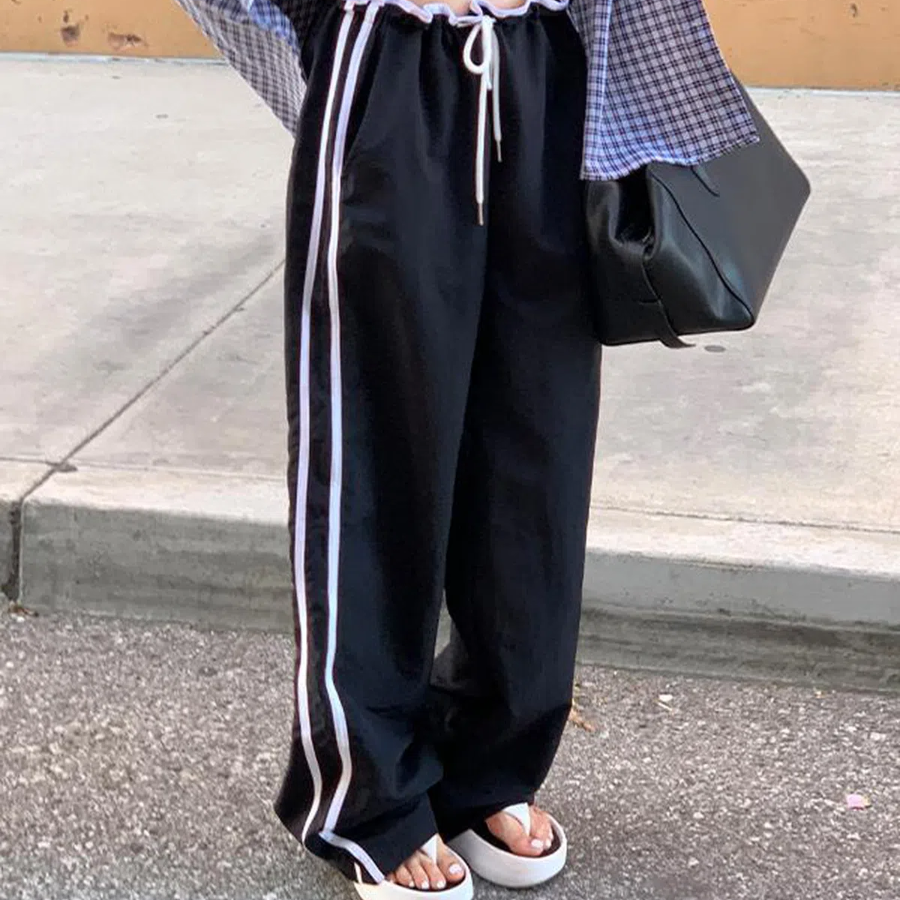 Спортивные тренировочные брюки с контрастными боковыми вставками и эластичным поясом