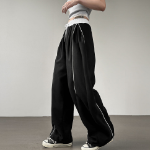 Спортивные брюки с контрастной боковой линией, защипами и кулиской