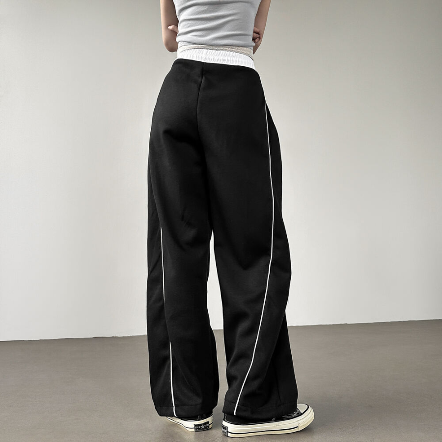 Спортивные брюки с контрастной боковой линией, защипами и кулиской