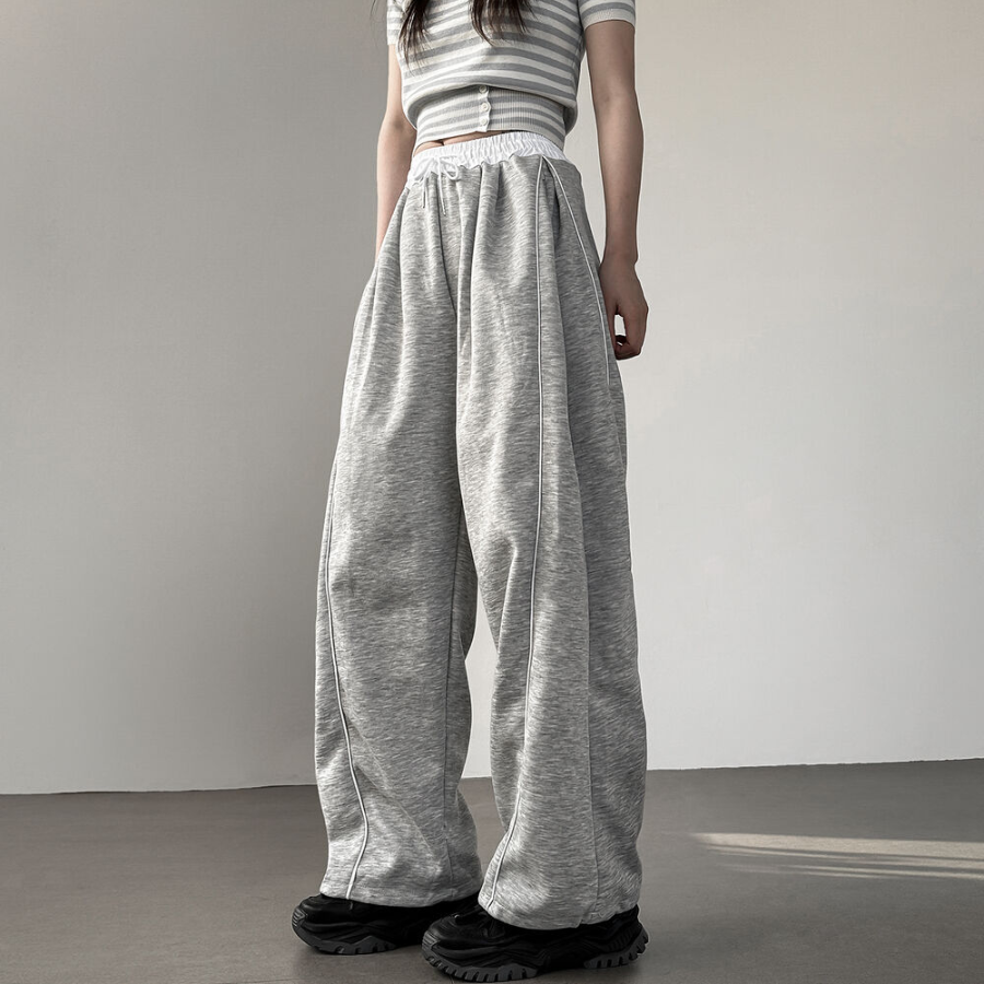 Спортивные брюки с контрастной боковой линией, защипами и кулиской