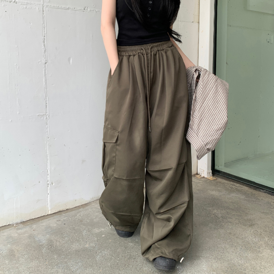 Двухщипковые карго-брюки с высокой посадкой и шнурком на поясе